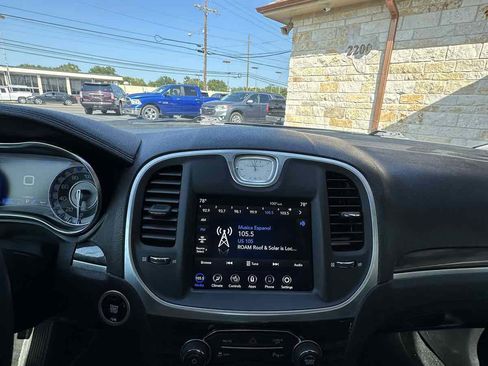 Used 2021 Chrysler 300 Touring L image 10