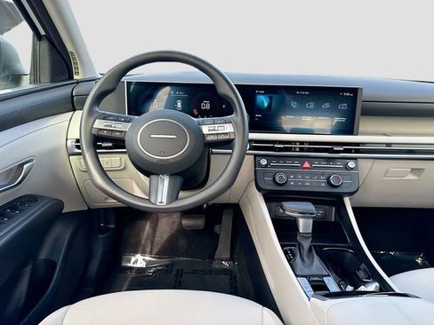 Certified 2025 Hyundai Tucson SE image 21