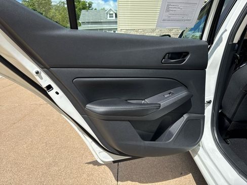 Used 2024 Nissan Altima 2.5 SV FWD image 19