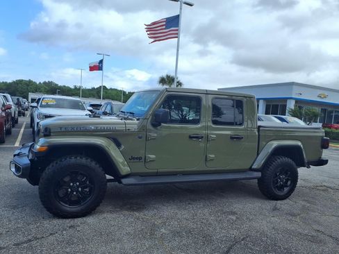 Used 2025 Jeep Gladiator Sport image 24
