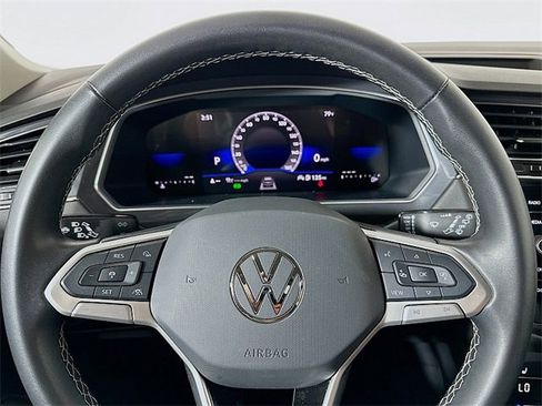 Used 2024 Volkswagen Tiguan SE image 12