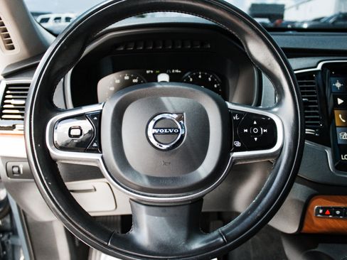 Used 2022 Volvo XC90 T6 Momentum w/ Protection Package Premier AWD/4WD image 12