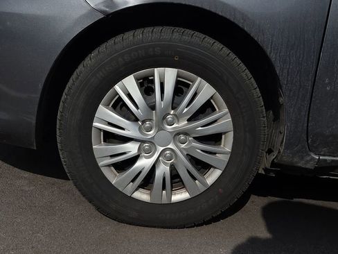 Used 2019 Nissan Versa SV image 6