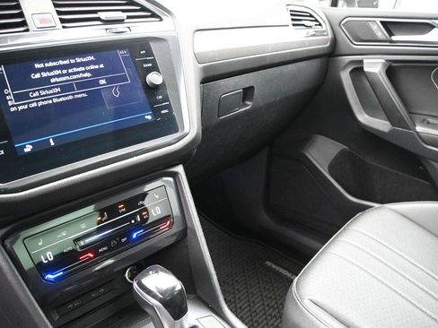 Used 2022 Volkswagen Tiguan SE w/ Panoramic Sunroof Package AWD/4WD image 4