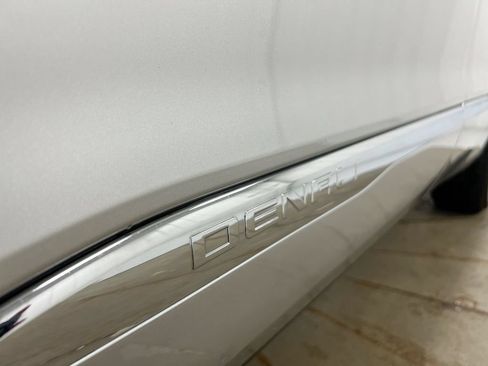 Used 2019 GMC Acadia Denali w/ Technology Package FWD image 28
