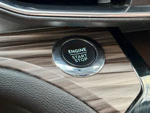 Used 2022 Ford Explorer Limited image 31