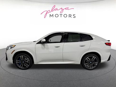 New 2026 BMW X2 xDrive28i w/ Technology Package AWD/4WD image 3