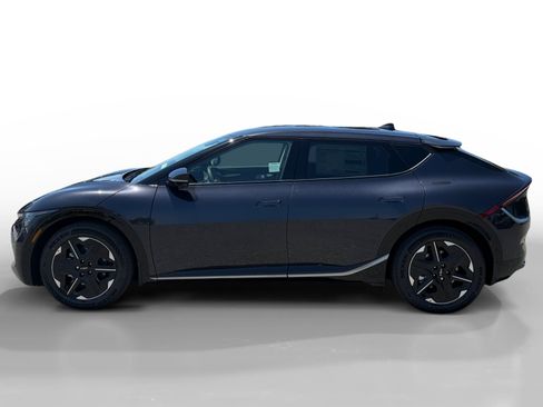 New 2026 Kia EV6 Wind RWD image 2