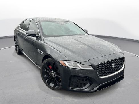 Used 2024 Jaguar XF R-Dynamic SE image 4