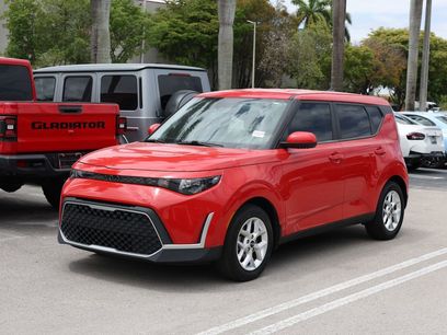 Used 2023 Kia Soul LX w/ LX Technology Package