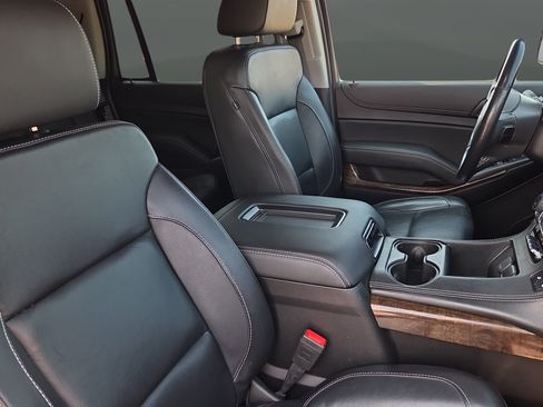 Used 2019 Chevrolet Tahoe LT w/ Luxury Package AWD/4WD image 23