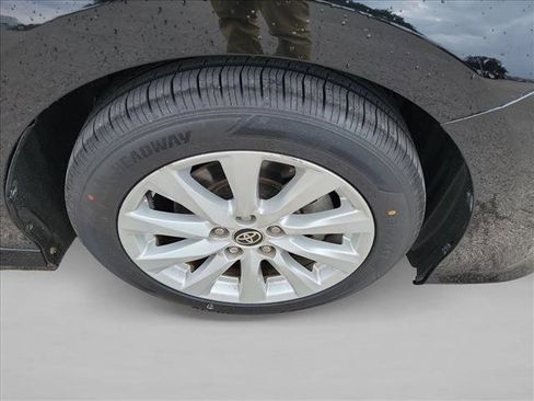 Used 2020 Toyota Camry LE image 10