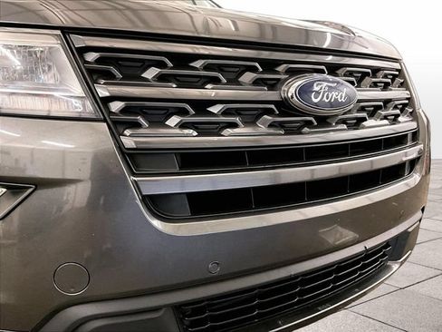 Used 2018 Ford Explorer XLT w/ Equipment Group 202A AWD/4WD image 31
