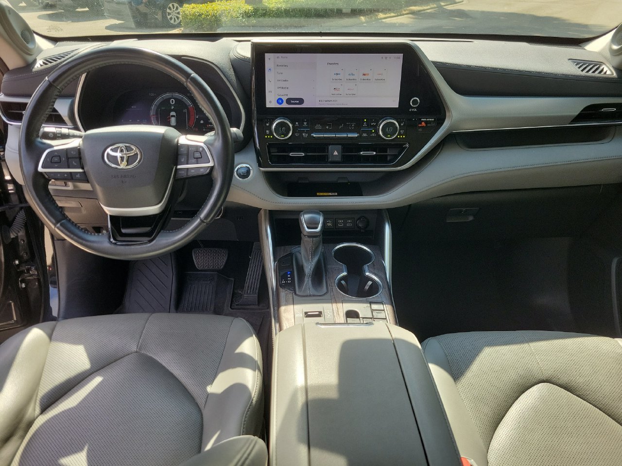 Used 2023 Toyota Highlander Platinum FWD image 13