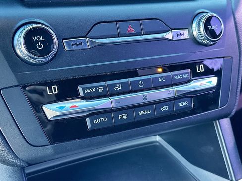 Used 2020 Ford Explorer XLT w/ Equipment Group 202A image 15