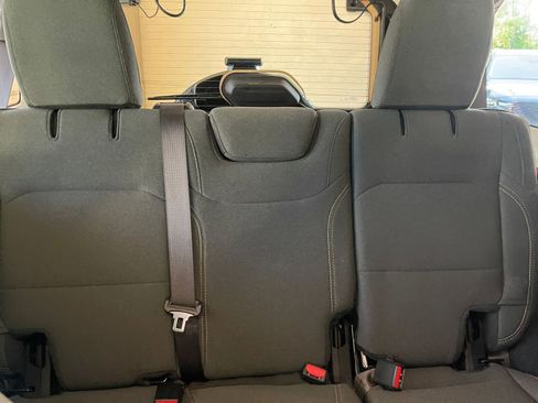 Used 2025 Jeep Wrangler Sahara image 37