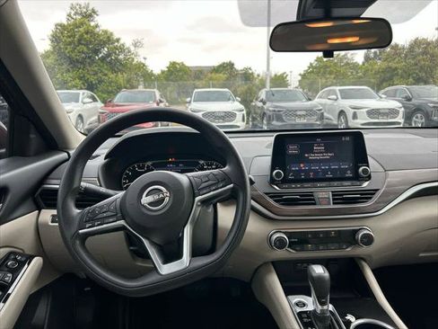 Used 2023 Nissan Altima 2.5 SV FWD image 5