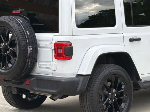 Used 2022 Jeep Wrangler Unlimited Sahara AWD/4WD image 6