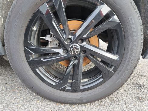 Used 2025 Volkswagen Atlas Cross Sport SEL R-Line image 25