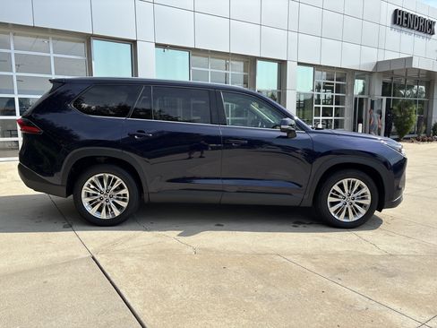 Used 2024 Toyota Grand Highlander AWD image 8