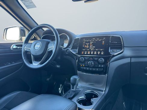 Used 2019 Jeep Grand Cherokee Altitude image 14