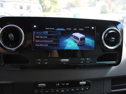 Used 2024 Mercedes-Benz Sprinter 2500 image 18