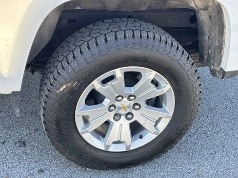 Used 2022 Chevrolet Colorado LT w/ LT Convenience Package image 4