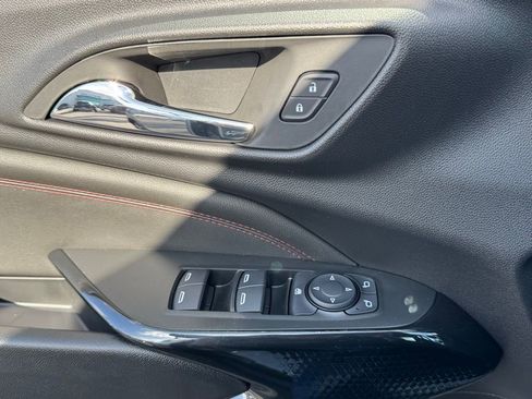 New 2026 Chevrolet Trax RS w/ Sunroof Package image 33