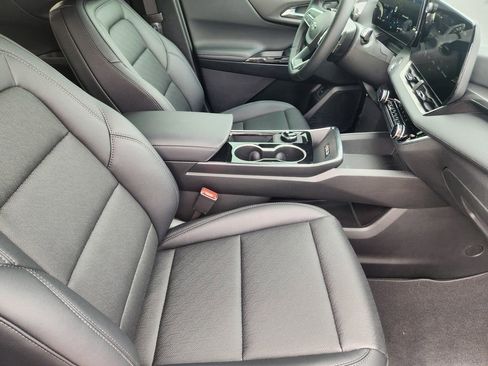 New 2026 Chevrolet Equinox LT w/ Convenience Package II AWD/4WD image 11