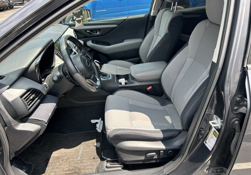 Used 2024 Subaru Outback Premium AWD/4WD image 2