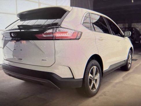 Certified 2024 Ford Edge SEL w/ Convenience Package AWD/4WD image 2