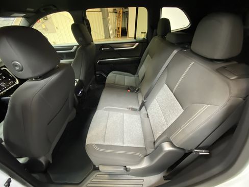 Used 2025 GMC Acadia Elevation image 25