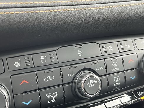 Used 2025 Dodge Durango R/T AWD/4WD image 37