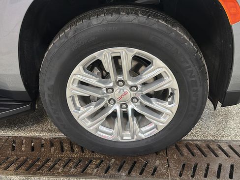 Used 2024 GMC Yukon SLT image 11