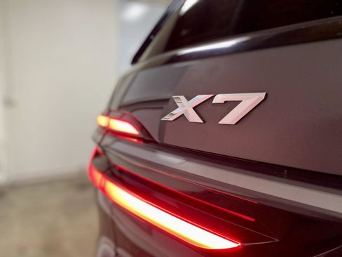 Used 2024 BMW X7 xDrive40i w/ M Sport Package AWD/4WD image 28