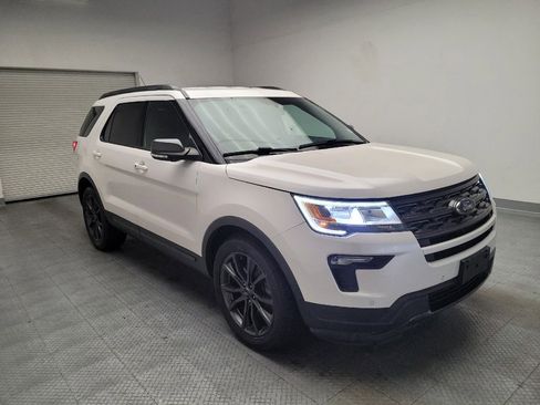 Used 2018 Ford Explorer XLT w/ Equipment Group 202A FWD image 13