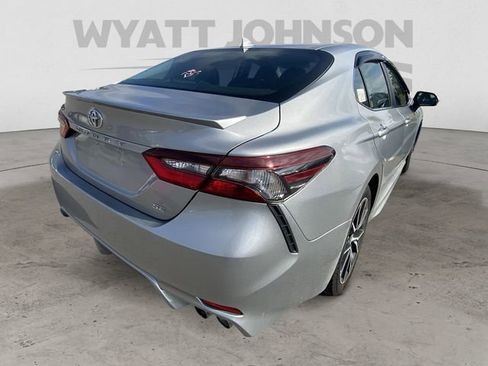 Used 2021 Toyota Camry SE FWD image 9