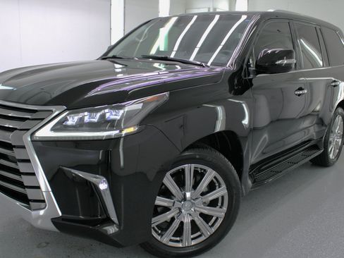 Used 2017 Lexus LX 570 4WD w/ Luxury Package image 13