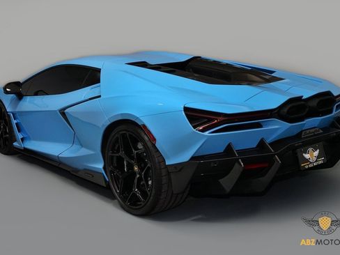 Used 2025 Lamborghini Revuelto image 8