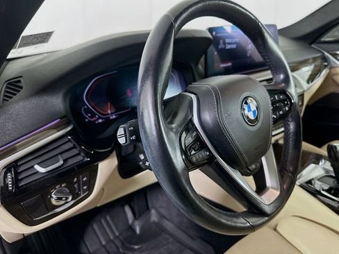 Used 2021 BMW 530i xDrive w/ Premium Package AWD/4WD image 10