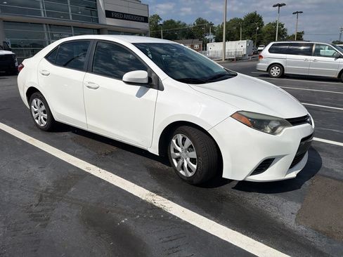 Used 2016 Toyota Corolla LE FWD image 3