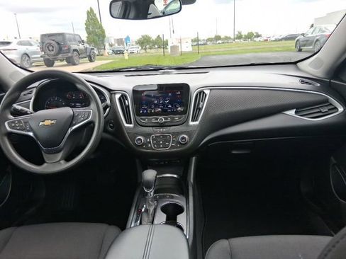 Used 2023 Chevrolet Malibu LT w/ Driver Confidence Package FWD image 9