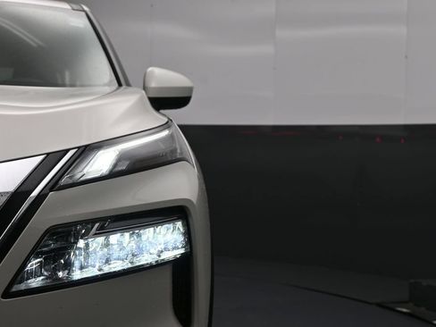 Certified 2023 Nissan Rogue SV FWD image 10