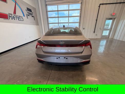 Used 2022 Hyundai Elantra SEL FWD image 7