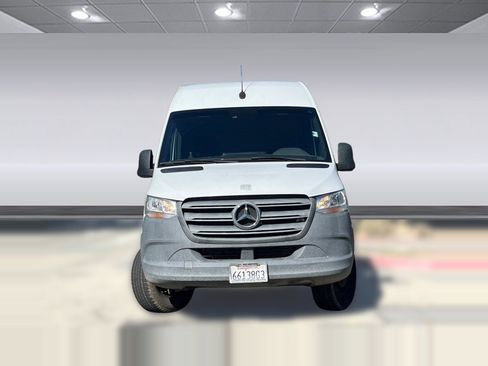 Used 2021 Mercedes-Benz Sprinter 2500 image 3
