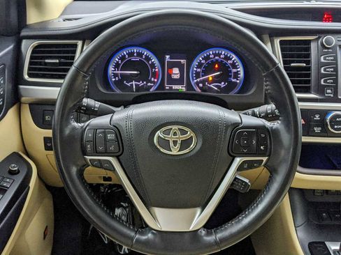 Used 2017 Toyota Highlander Limited image 19