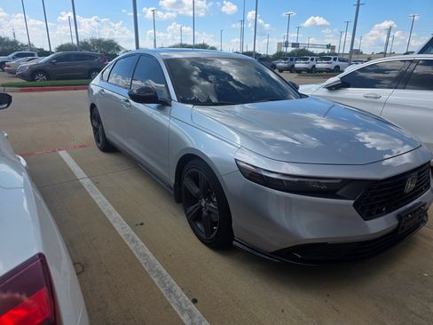 Used 2025 Honda Accord Sport image 2
