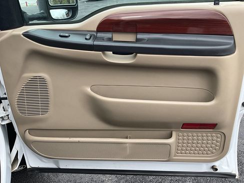 Used 2005 Ford F350 Lariat image 24