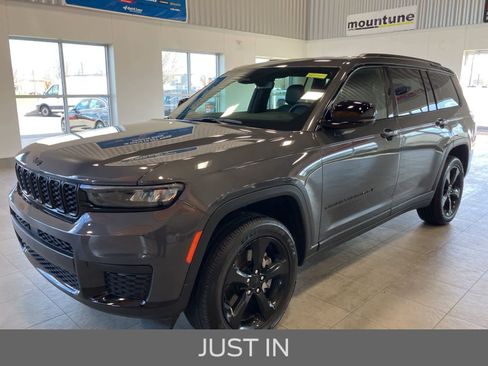 Used 2023 Jeep Grand Cherokee L Laredo image 1