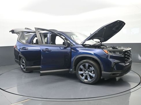 Used 2025 Honda Pilot Sport image 8
